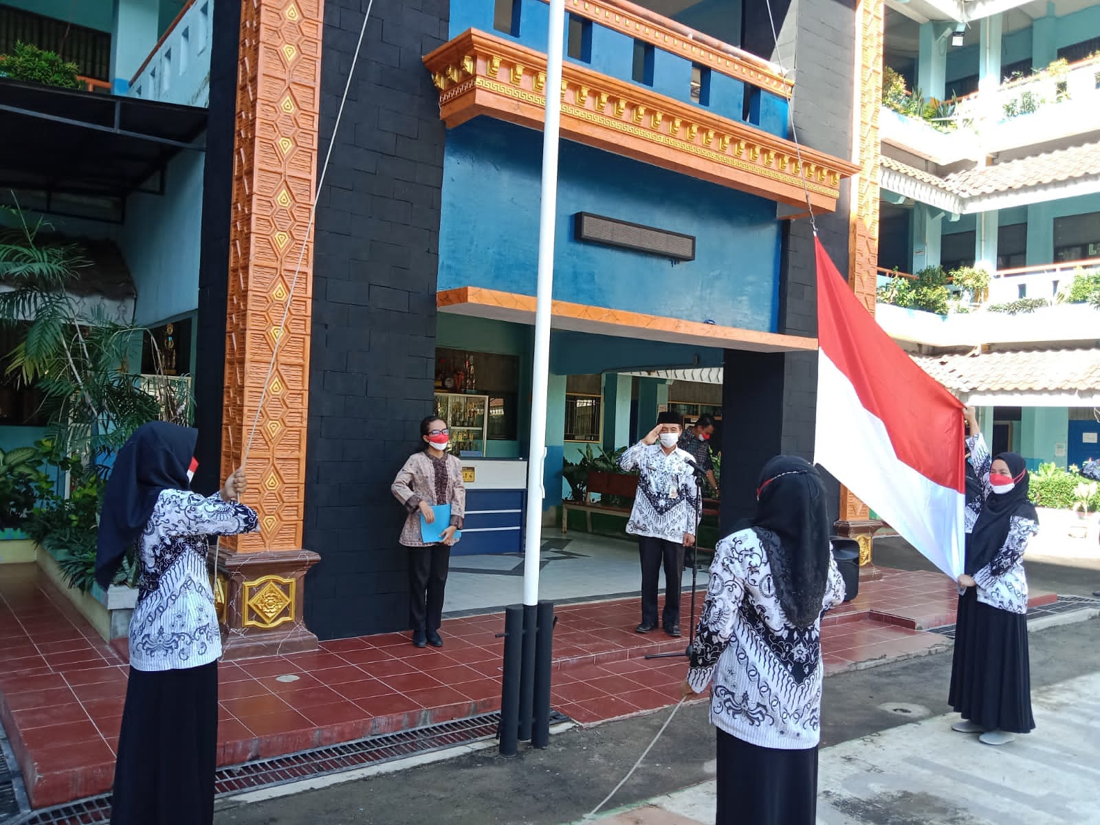 “Selamat Hari Guru Nasional untuk Bapak dan Ibu guru di seluruh Indonesia!”